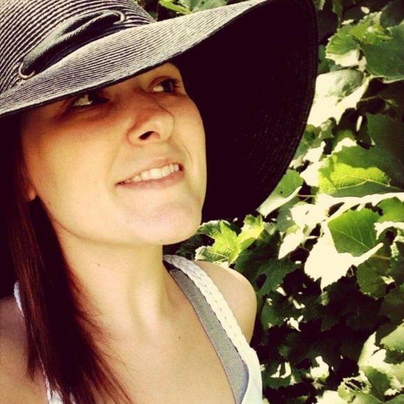 Meet your Posher, Stephanie - Picture 5 of 10